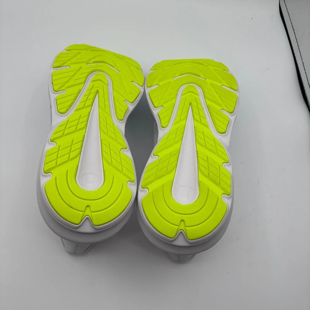 Under Armour running solid